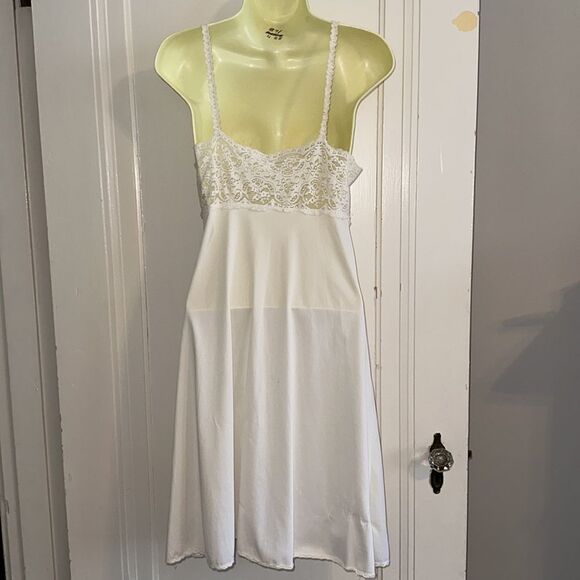 Vintage Vassarette white nylon full slip with stretch lace bodice - Picture 5 of 9